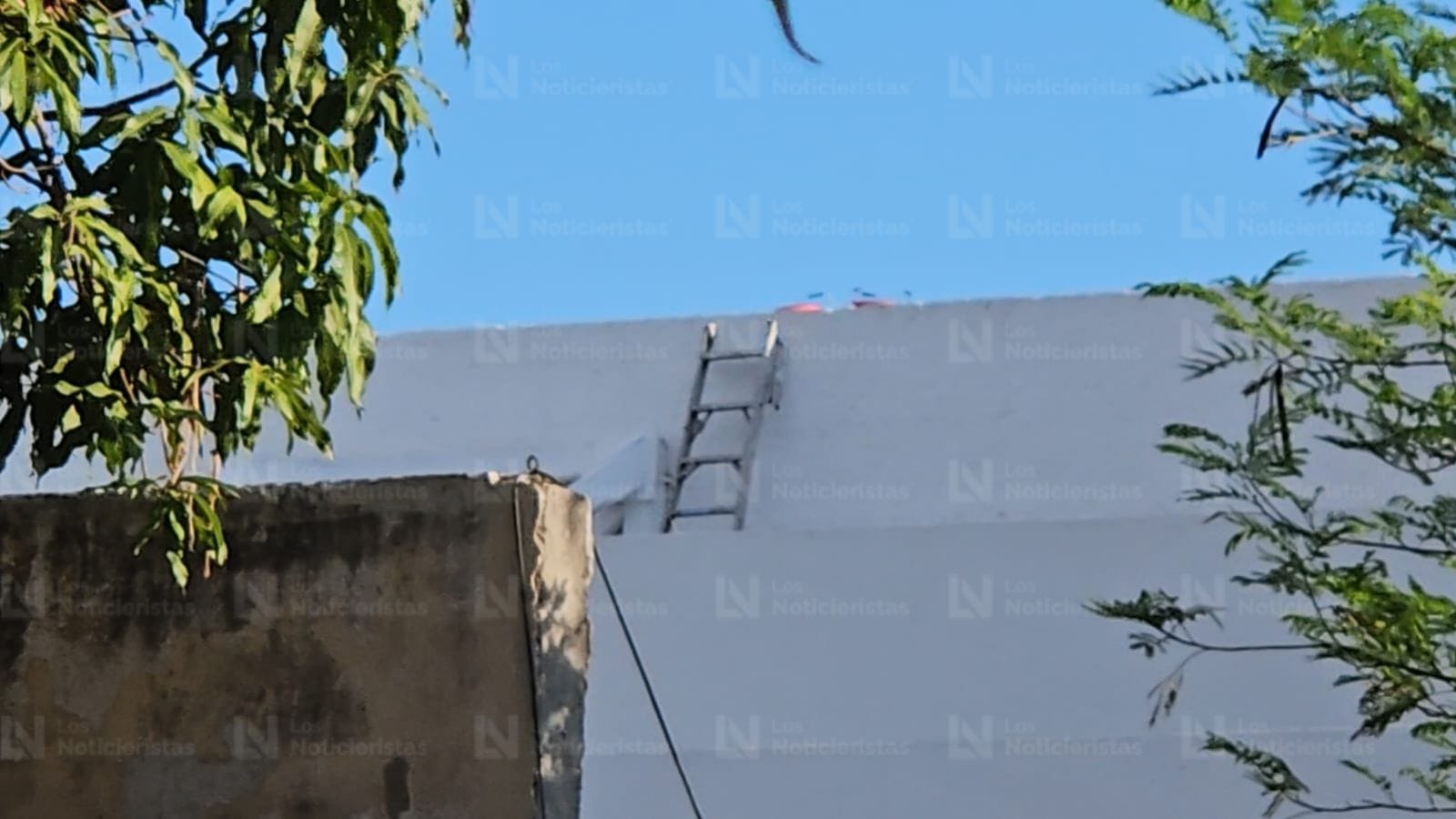 Muere trabajador del ISSSTE al caer del techo de un almacén en Culiacán