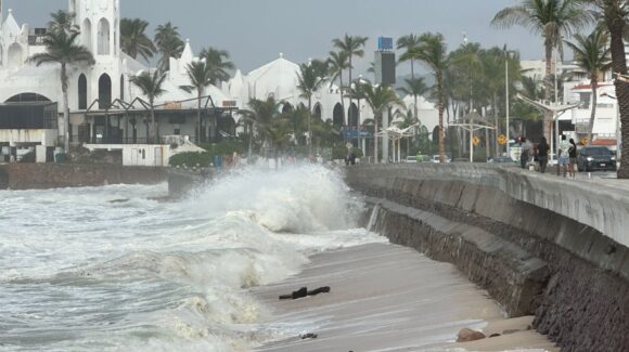 Pronóstico hoy 27 de julio: Lluvias fuertes y oleaje alto hasta de 3 metros en Sinaloa para este lunes