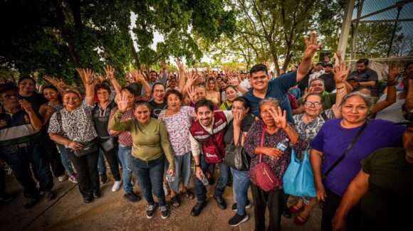 Omar López Campos se reúne con vecinos de la colonia Ruiz Cortines como parte de sus recorridos en Culiacán