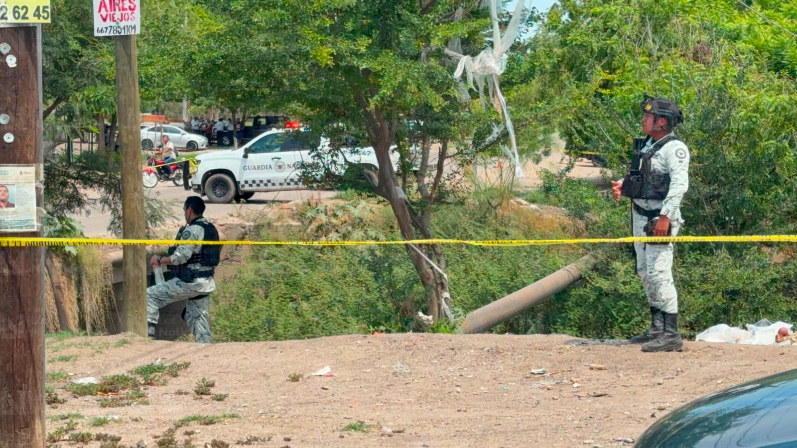 Persiguen y ejecutan a balazos a un hombre en el borde de un canal en Villa Juárez,