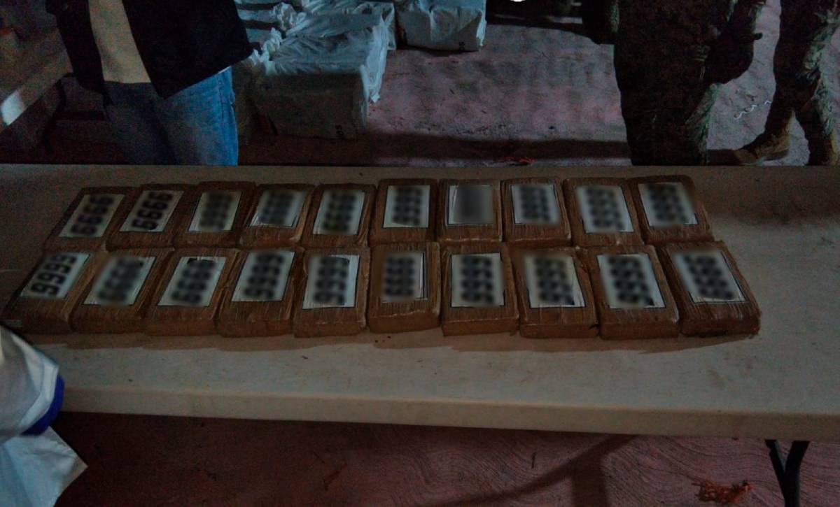 Personal naval asegura vehículo con más de 800 kilos de presunta cocaína en Tonalá, Chiapas