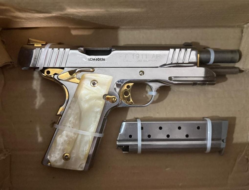 Pistola decomisada en Los Mochis