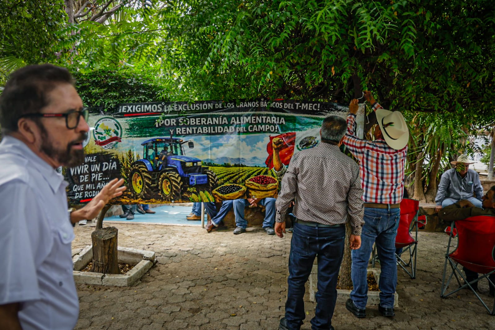 Planton de productores en Sader en Culiacán