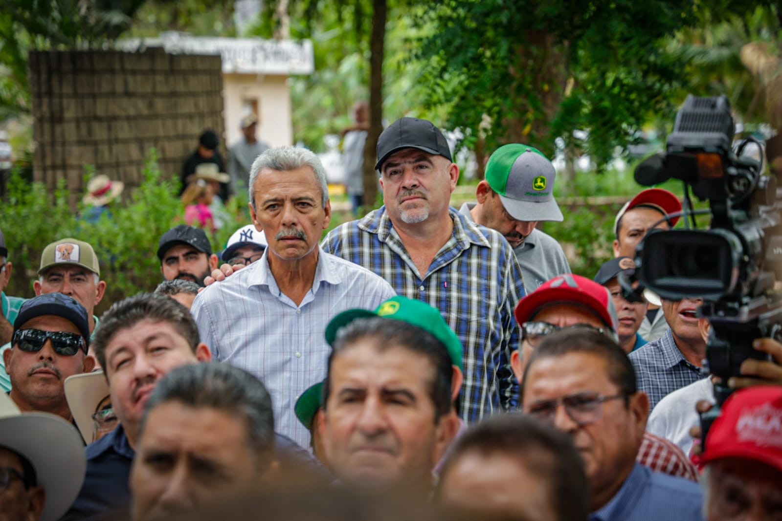 Planton de productores en Sader en Culiacán