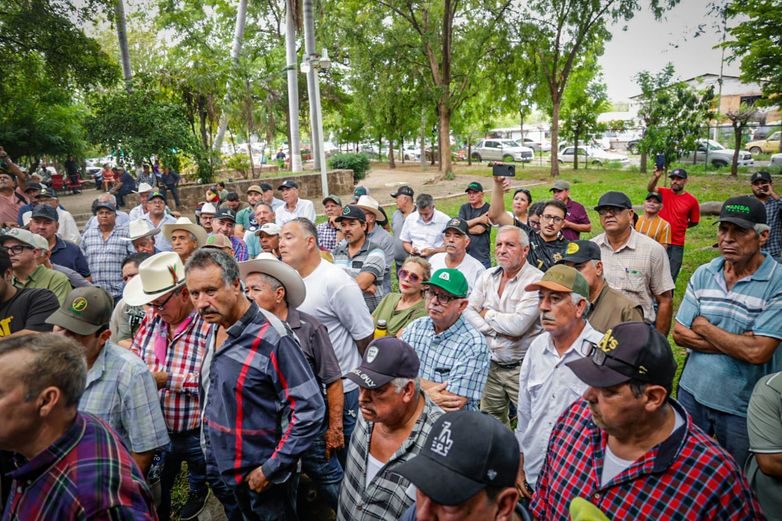 Planton de productores en Sader en Culiacán