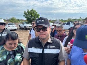 Raul Montero Zamudio, secretario de Obras Sinaloa en recorrido en Culiacán