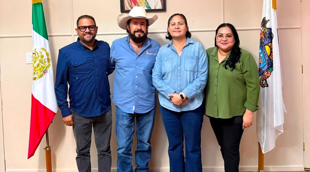 Reunión de alcaldesa de Mazatlán para ver el tema de Ganaderia