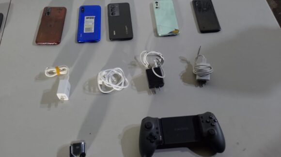 Revisan 4 módulos del Penal de Aguaruto, en Culiacán; hallan celulares, droga, puntas y hasta un control para videojuego