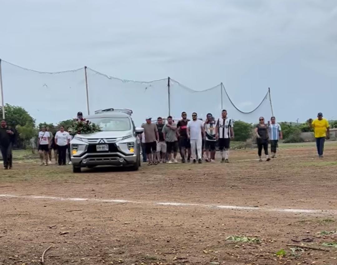 Rinden homenaje a Jair Pineda desde el campo de fútbol de Urías en Mazatlán, Sinaloa