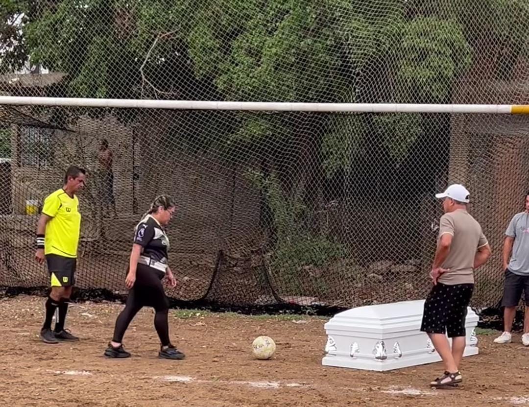 Rinden homenaje a Jair Pineda desde el campo de fútbol de Urías en Mazatlán, Sinaloa