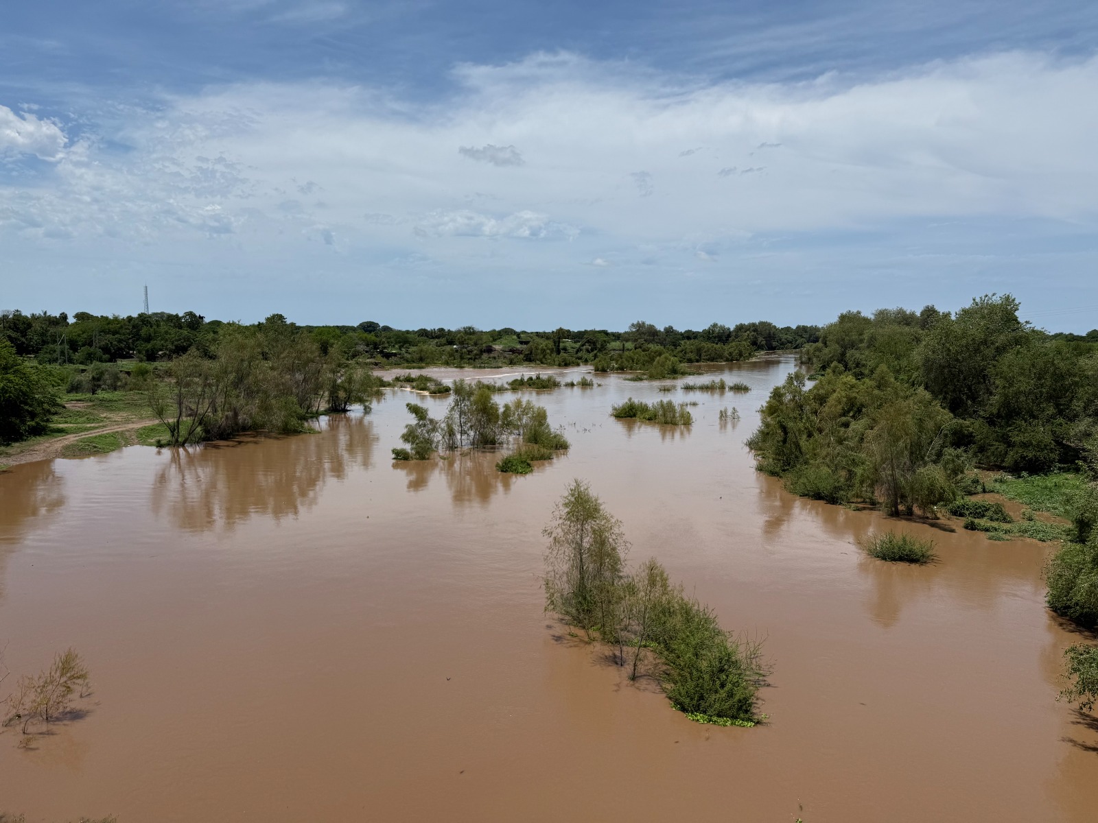 Rio Presidio crecida por lluvias
