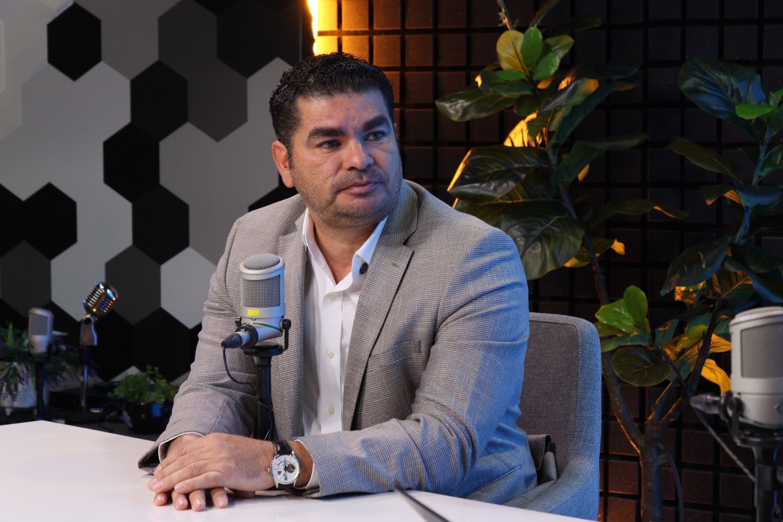 Rodolfo Valenzuela en entrevista en Los Noticieristas