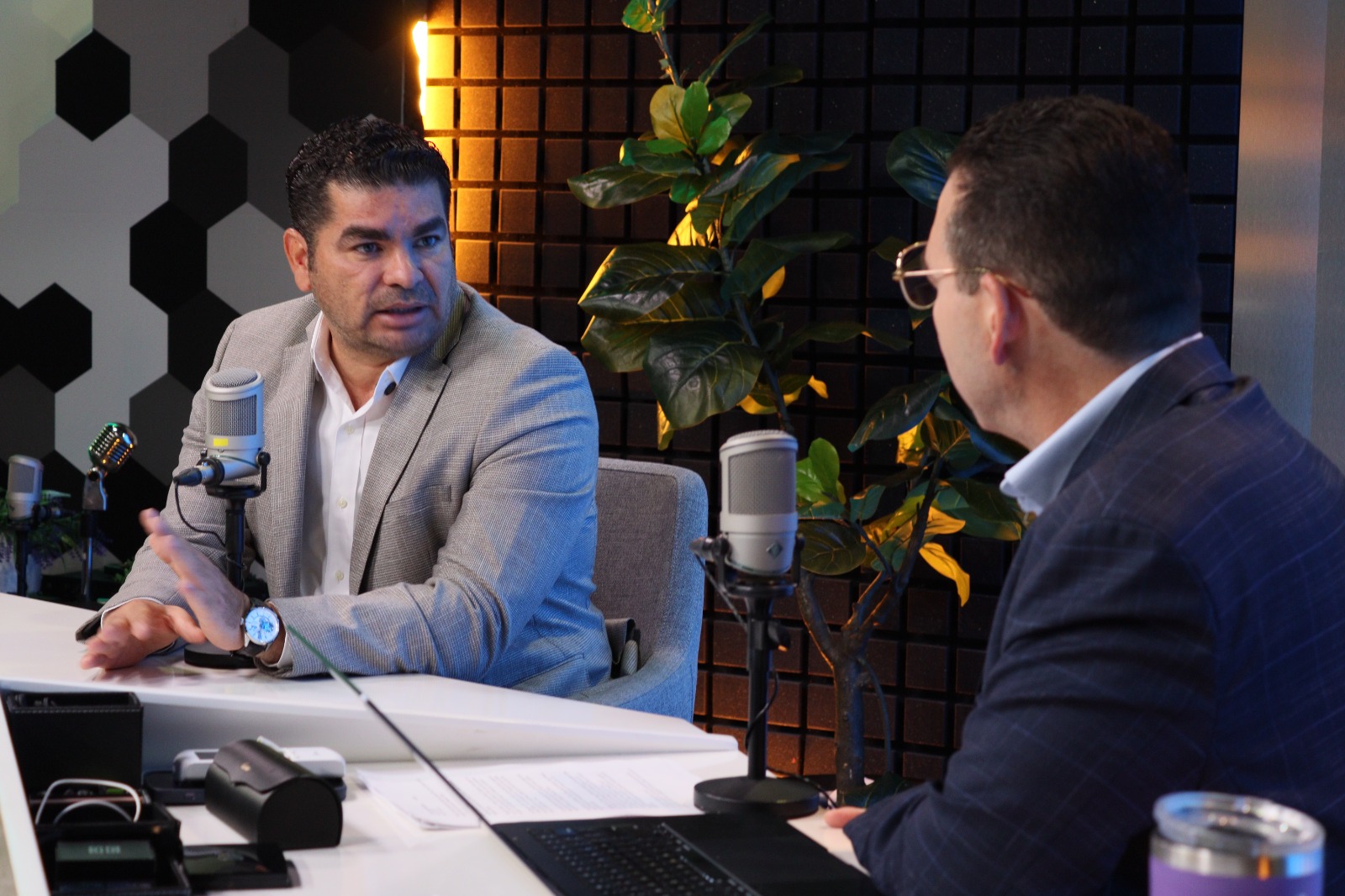 Rodolfo Valenzuela en entrevista en Los Noticieristas