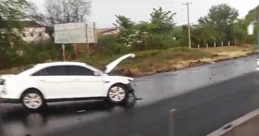 Se registra doble accidente sobre la México 15, en Ahome, Sinaloa