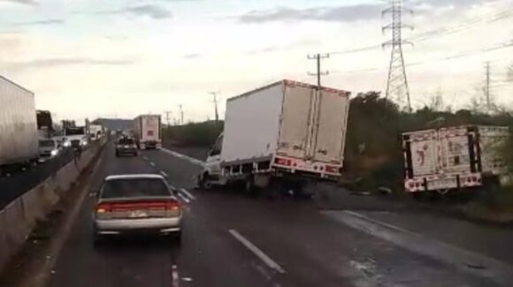 Se registra doble accidente sobre la México 15, en Ahome, Sinaloa