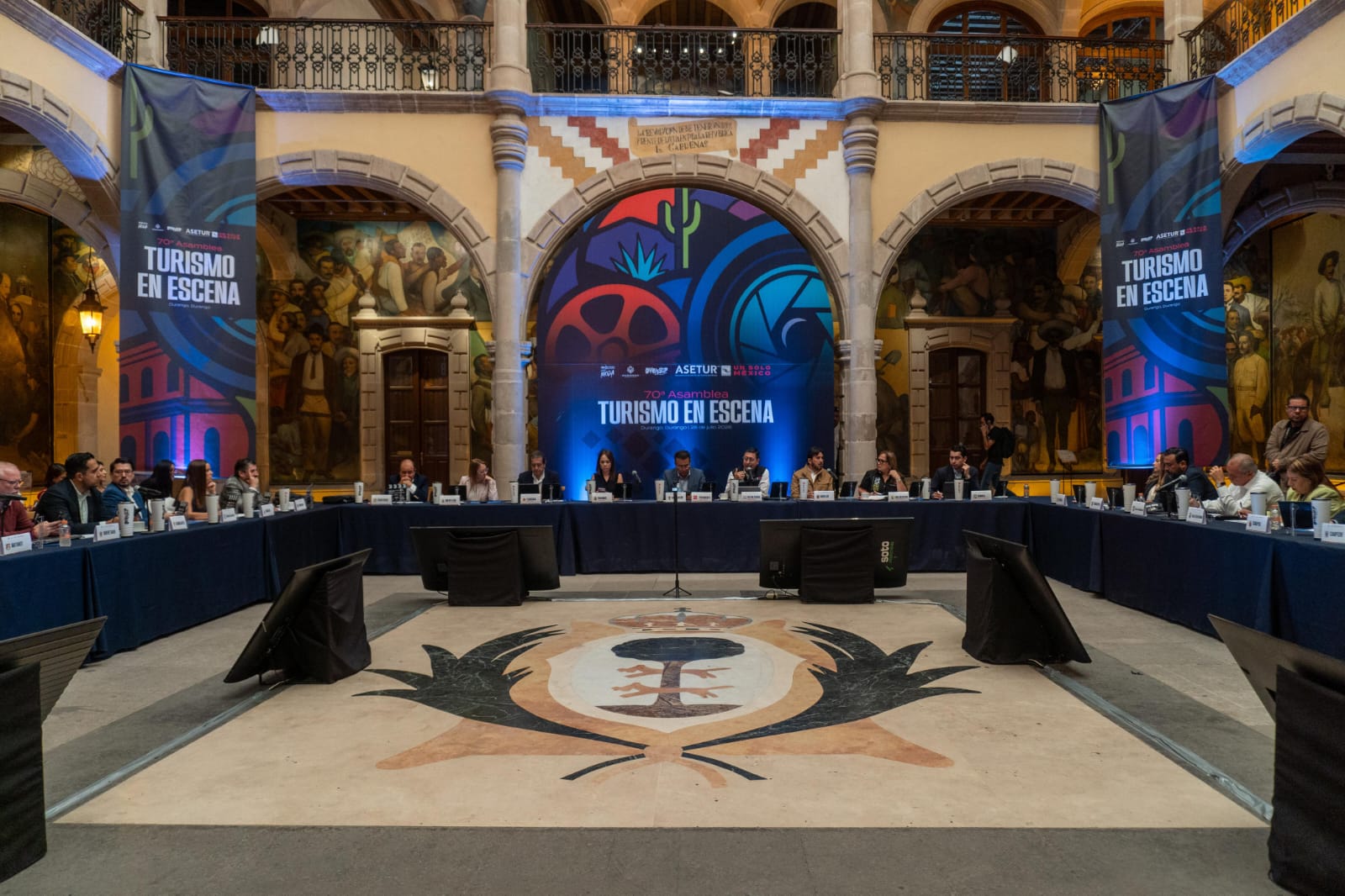 Secretaría de Turismo en reunión