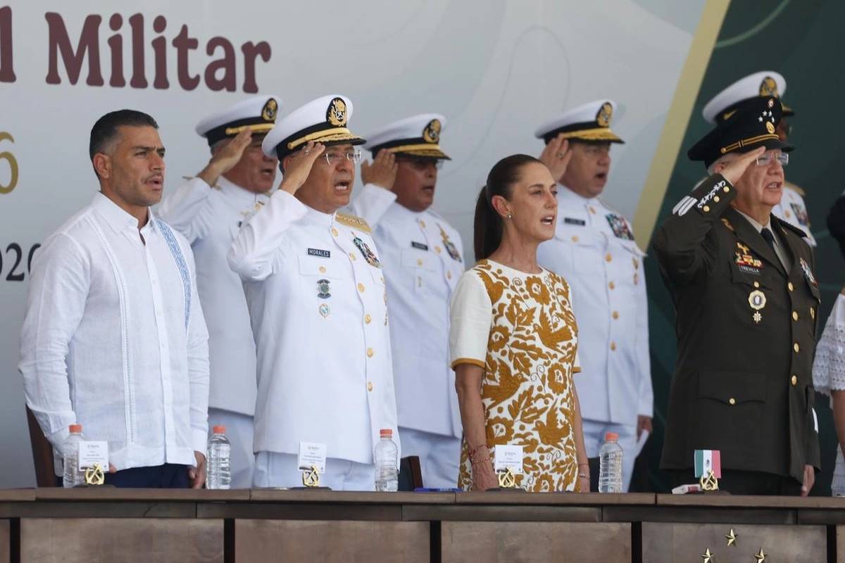 Sheinbaum reconoce labor de Morales Ángeles en graduación de guardiamarinas