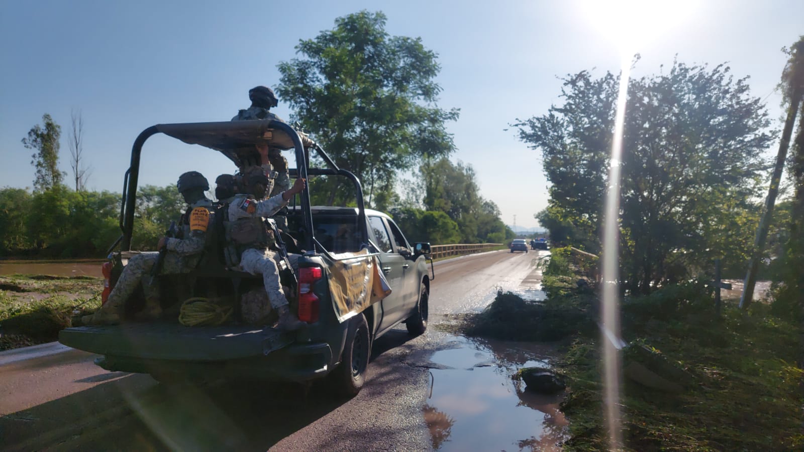Socavón por lluvias en Mocorito