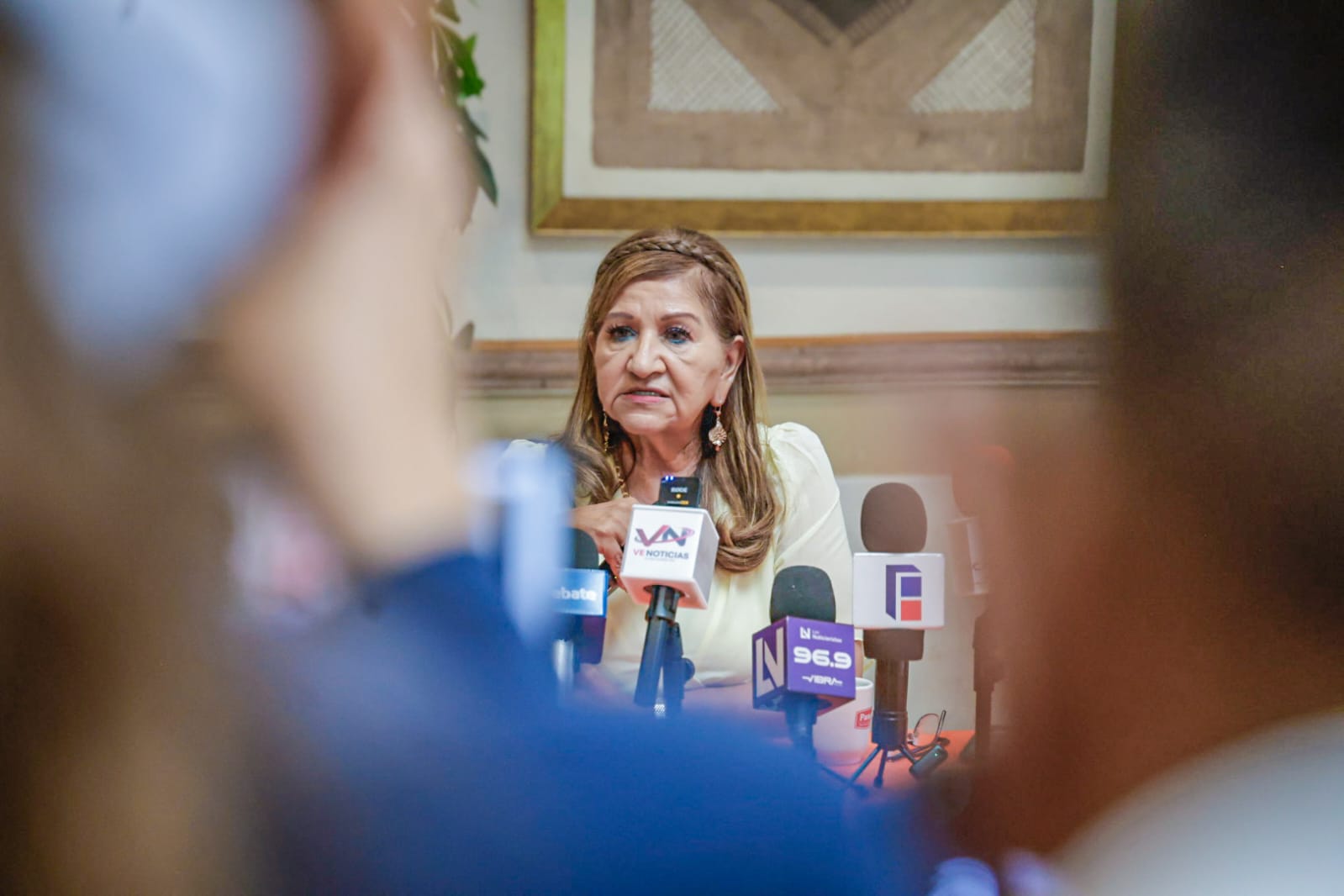 Tere Guerre en conferencia de prensa