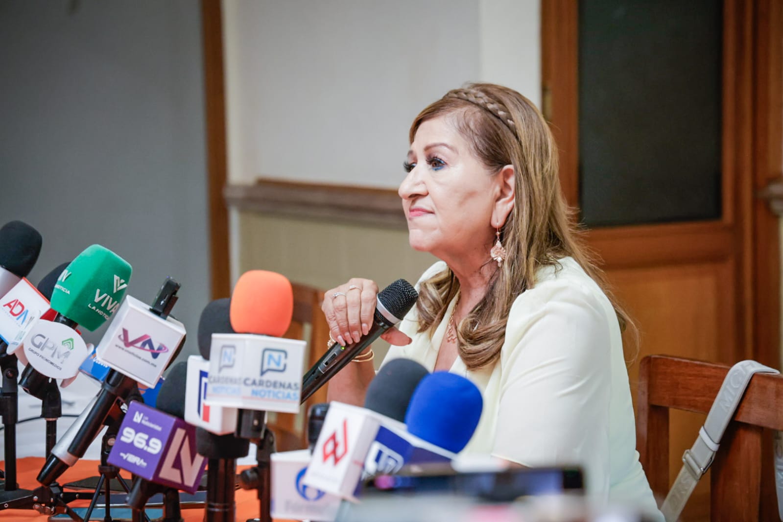 Tere Guerre en conferencia de prensa