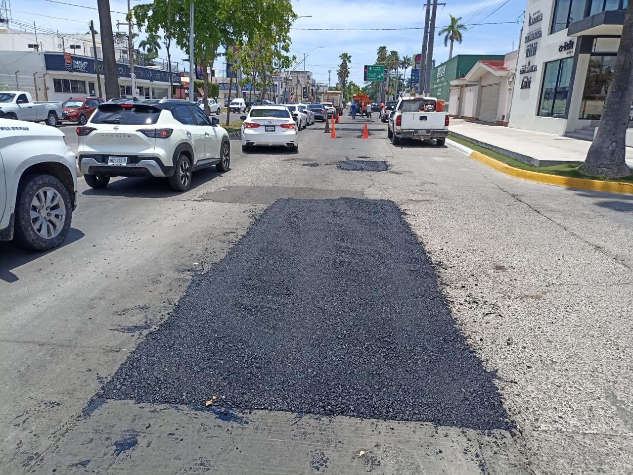 Trabajos de bacheo en Los Mochis