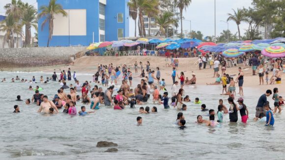 ¡Mazatlán, Sinaloa está a reventar! Turistas toman las playas y atractivos del puerto durante el verano afirma SECTUR