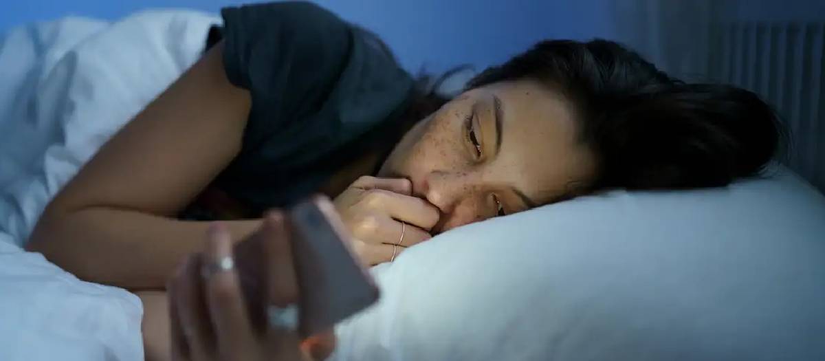 Uso de pantallas en la cama