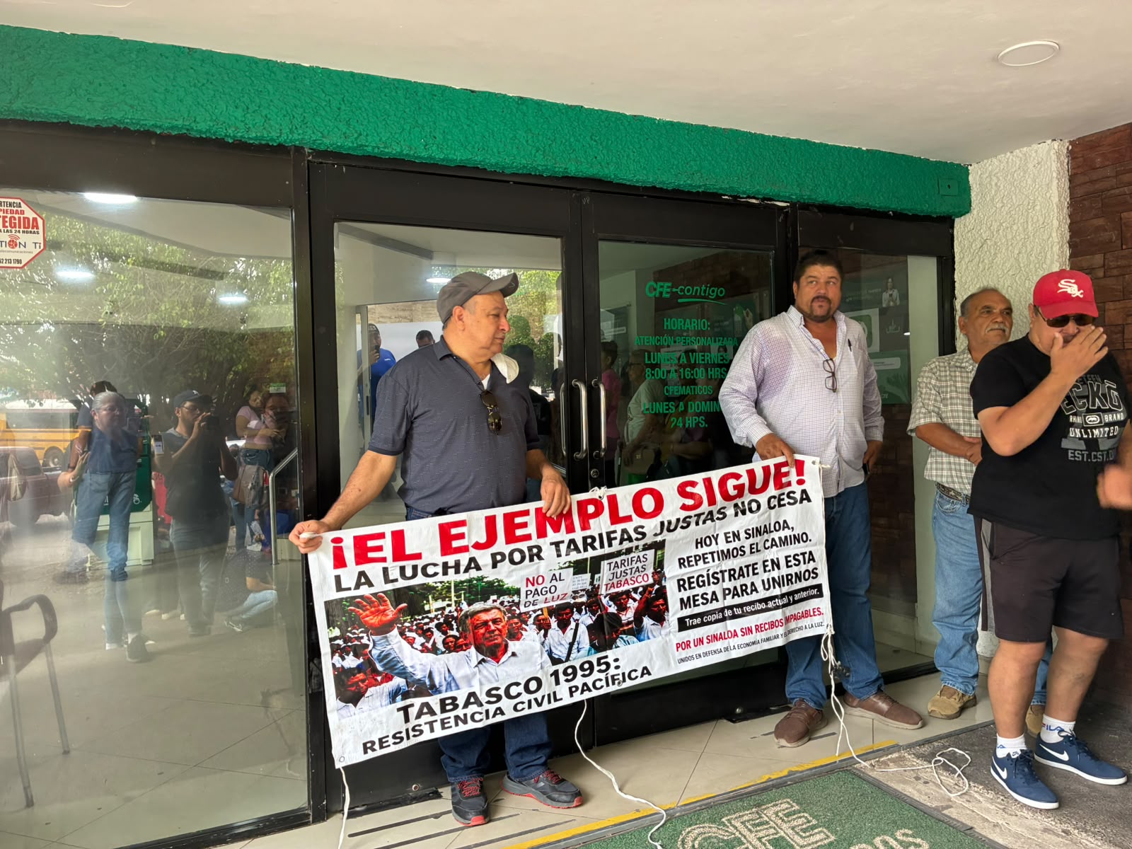 Usuarios toman oficinas de CFE en Los Mochis