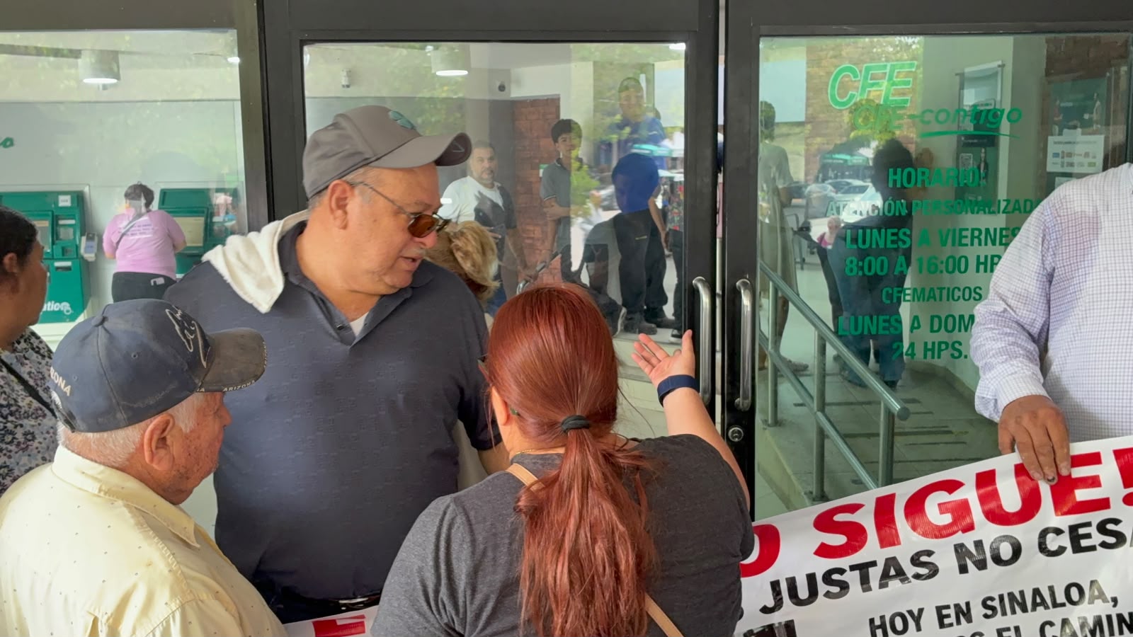 Usuarios toman oficinas de CFE en Los Mochis