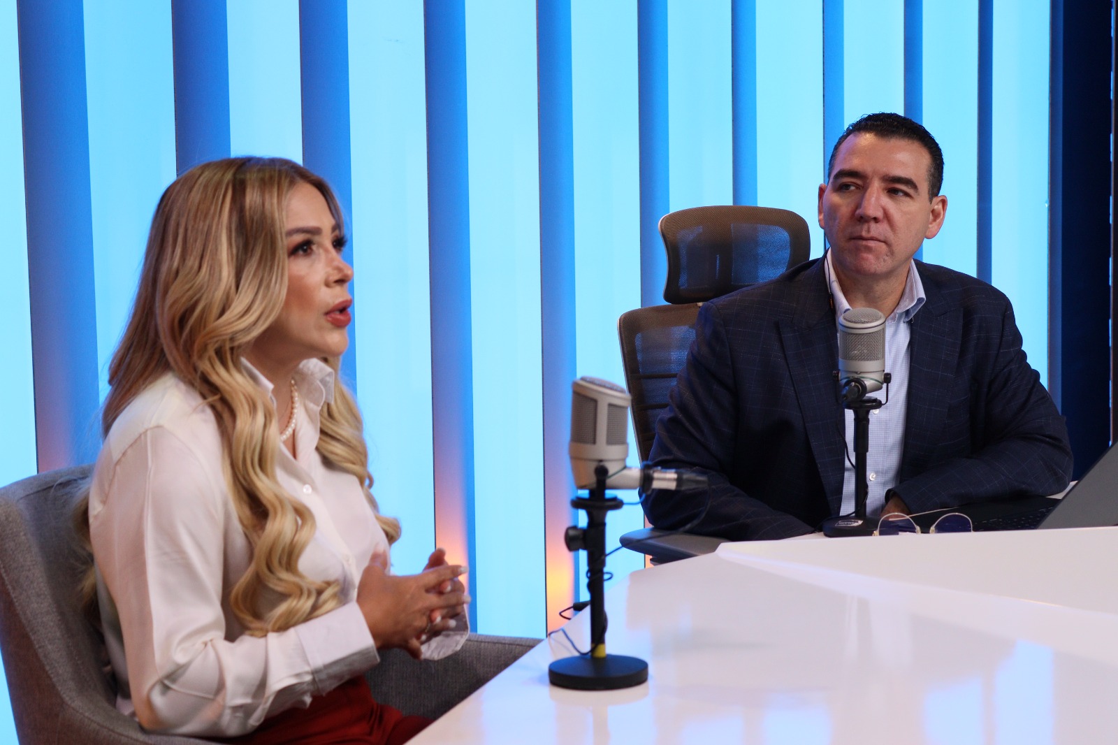 Verónica Avilés en entrevista en Los Noticieristas