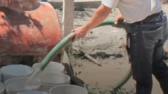 Tormenta deja sin agua a Siqueros, Mazatlán; Jumapam activa suministro con pipas mientras repara el sistema