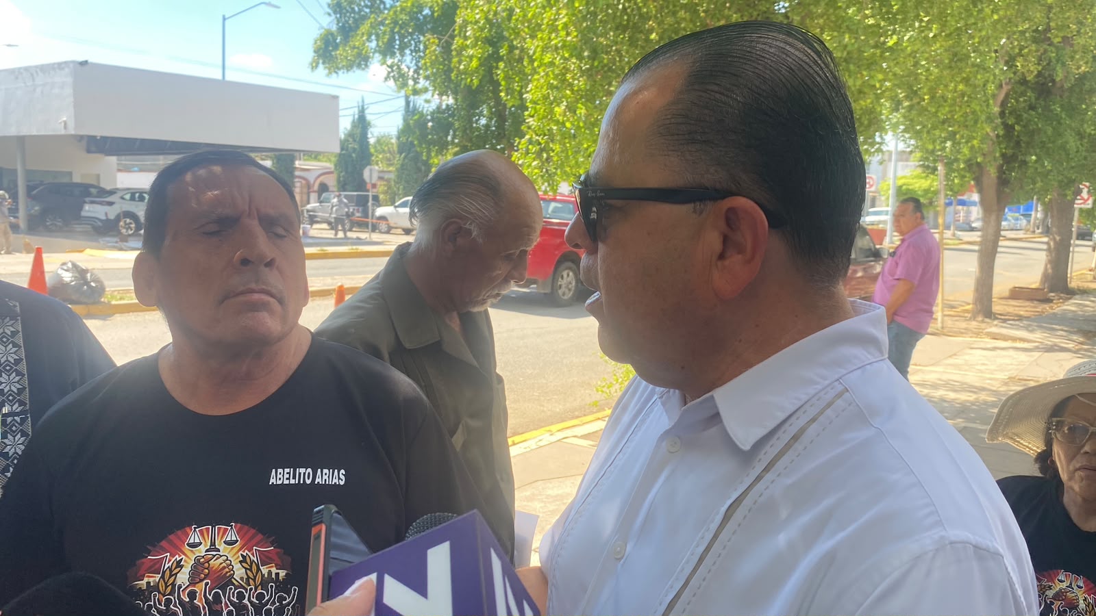 Abelito Arias comparece ante la FGR por denuncia de CFE