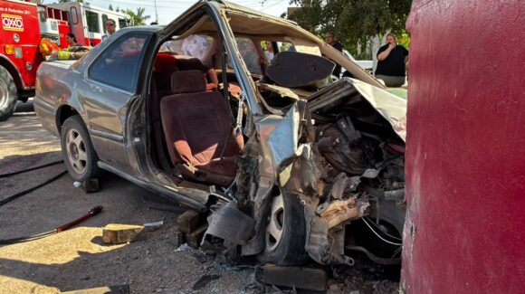 Dos mujeres y un hombre lesionados el saldo de un aparatoso accidente en el arco del ejido Mochis, en Ahome, Sinaloa