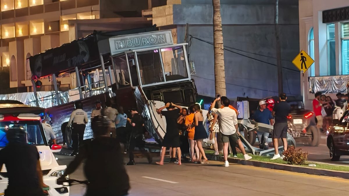 accidente de camion turistico en mazatlan