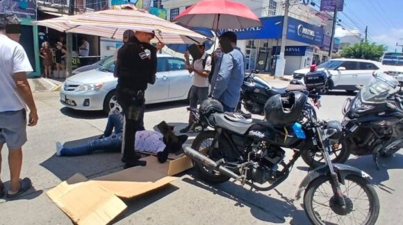Joven motociclista resulta lesionado tras choque con camioneta en Mazatlán, Sinaloa