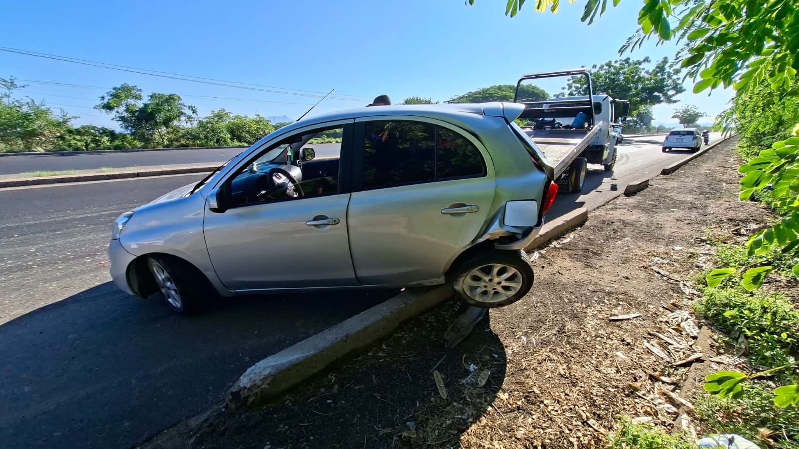 Choque en la carretera México 15, al sur de Mazatlán