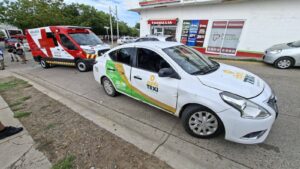 Motociclista resulta lesionado tras choque con taxi en Mazatlán