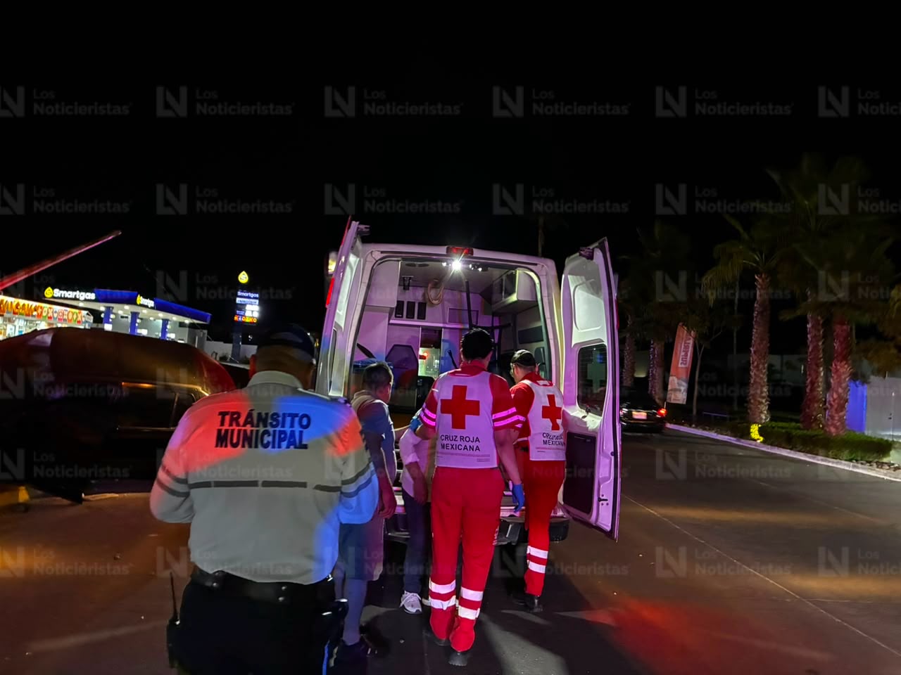 Adulto mayor choca contra luminaria en Los Mochis
