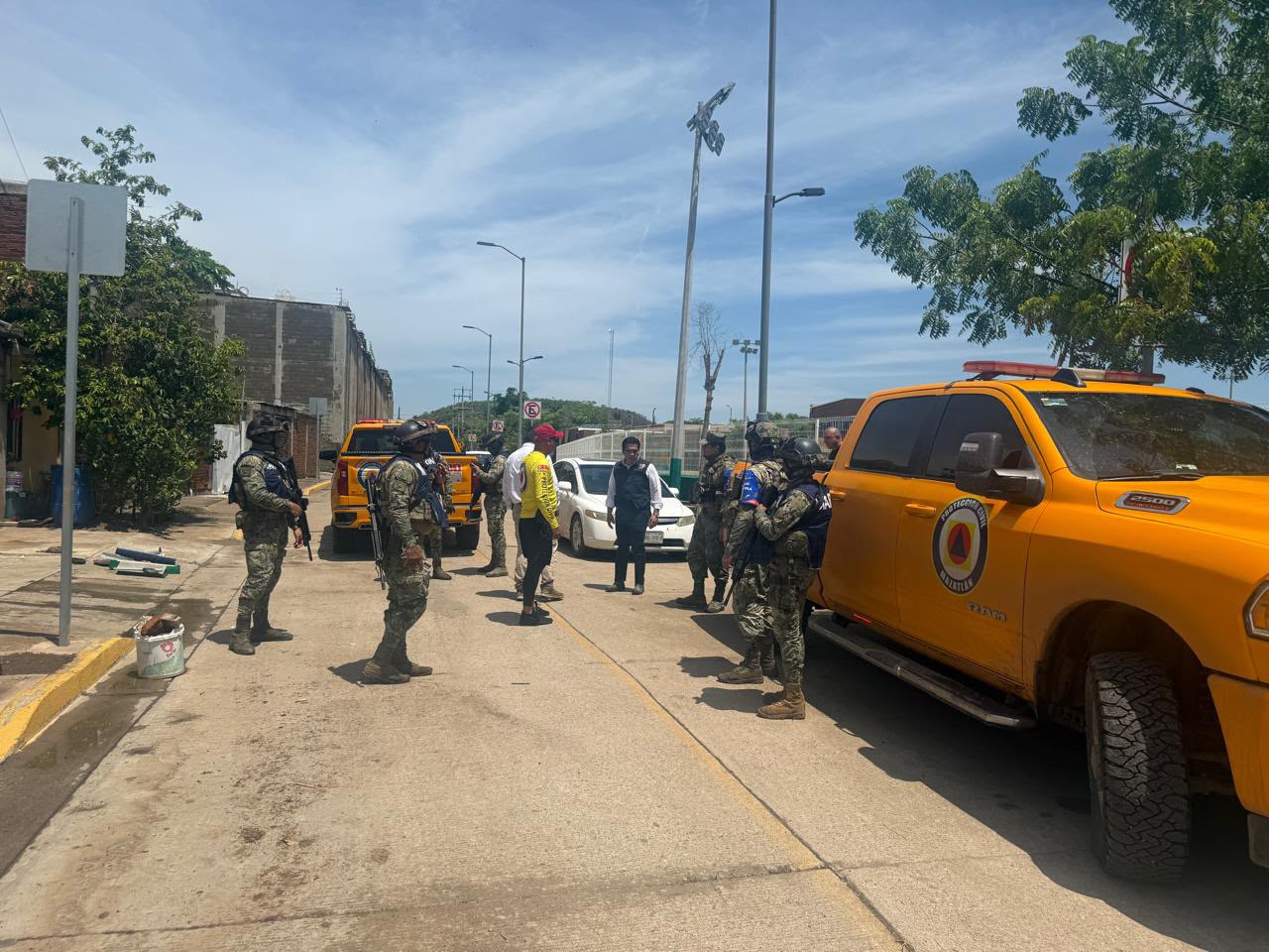 Gobierno de Sinaloa despliega operativo de apoyo en zonas de Mazatlán por fuertes lluvias