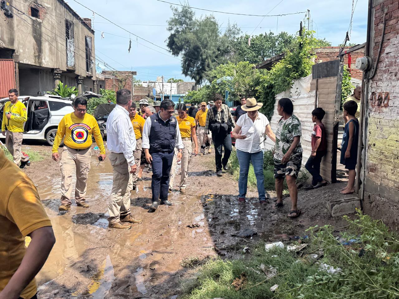 Gobierno de Sinaloa despliega operativo de apoyo en zonas de Mazatlán por fuertes lluvias