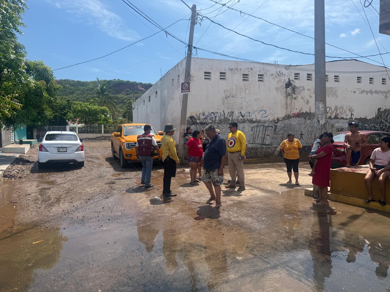 Gobierno de Sinaloa despliega operativo de apoyo en zonas de Mazatlán por fuertes lluvias