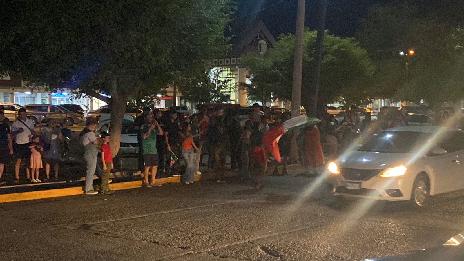 Aficionados guasavenses salen a reconocer el trabajo del "Tri" tras su eliminación del Mundial 2026