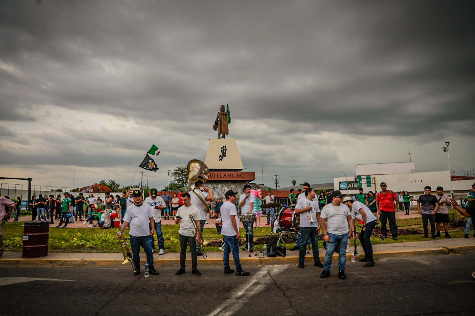 Aficionados se reúnen en La Canasta, en Culiacán, para ver el partido de México contra Inglaterra en el Mundial 2026