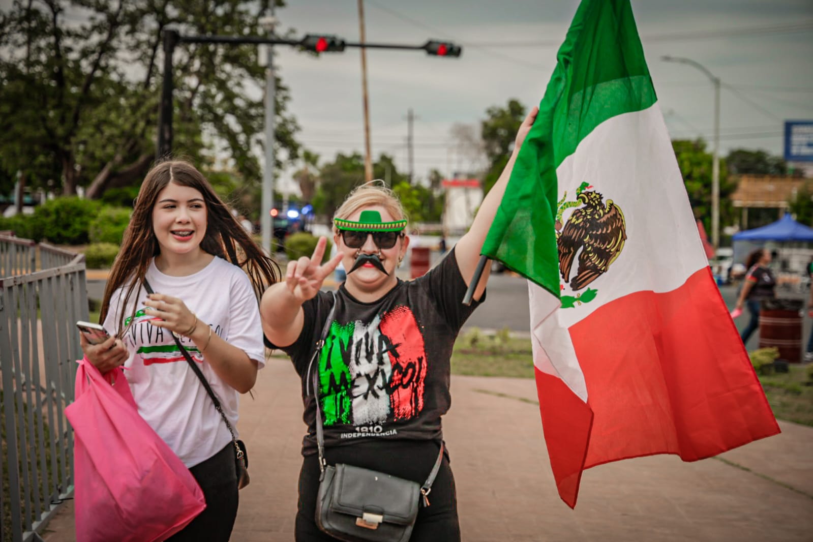 Aficionados se reúnen en La Canasta, en Culiacán, para ver el partido de México contra Inglaterra en el Mundial 2026
