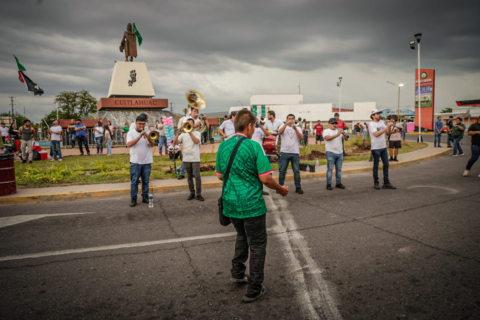 Aficionados se reúnen en La Canasta, en Culiacán, para ver el partido de México contra Inglaterra en el Mundial 2026