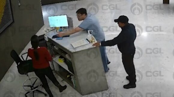 Brutal agresión a recepcionista del hotel Park Life Paradox en Santa Fe, CDMX (Video)