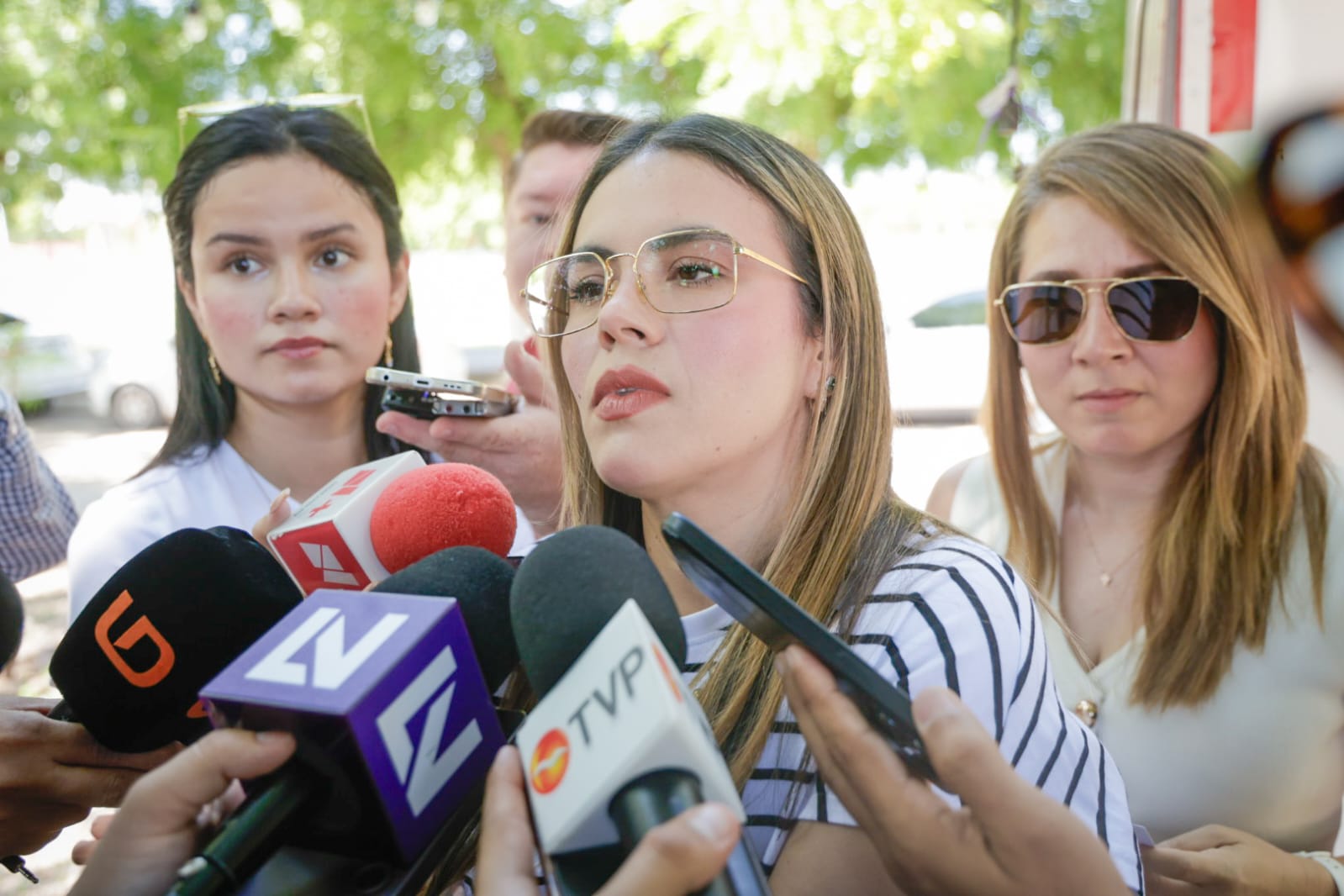 Ana Miriam Ramos entrega apoyos a Mujeres Emprendedoras en El Tamarindo