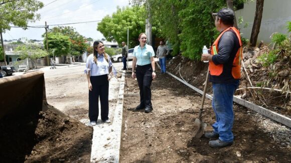 Se están invirtiendo 27 mdp en pavimentación de la colonia Independencia, en Culiacán, Sinaloa; Ana Miriam Ramos supervisa avances