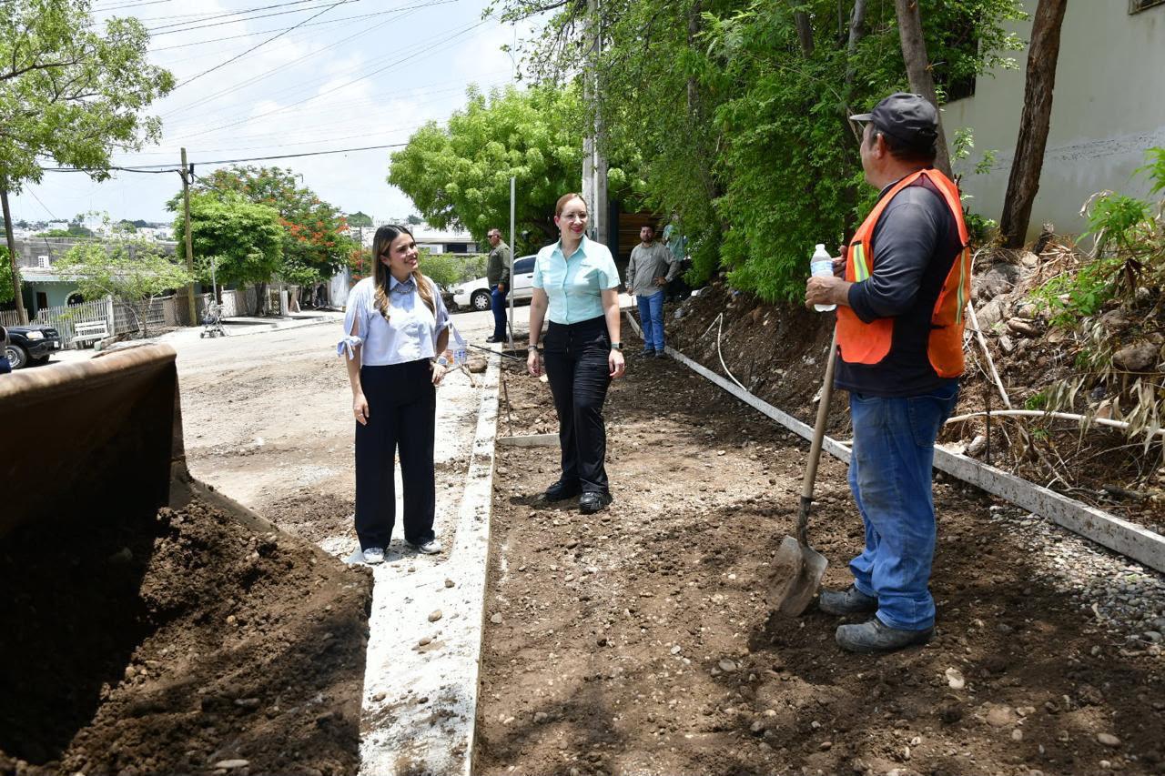 Supervisa alcaldesa de Culiacán avance en pavimentación en la colonia Independencia