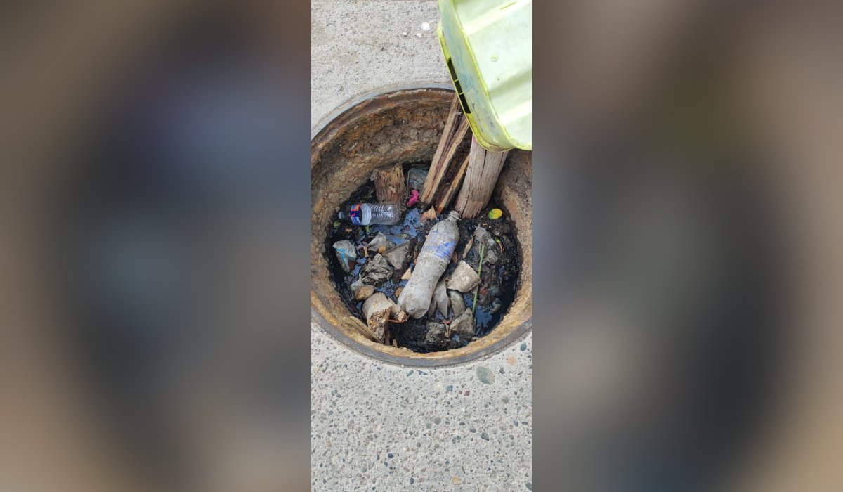 Alcantarilla sin tapa en Ahome, Sinaloa